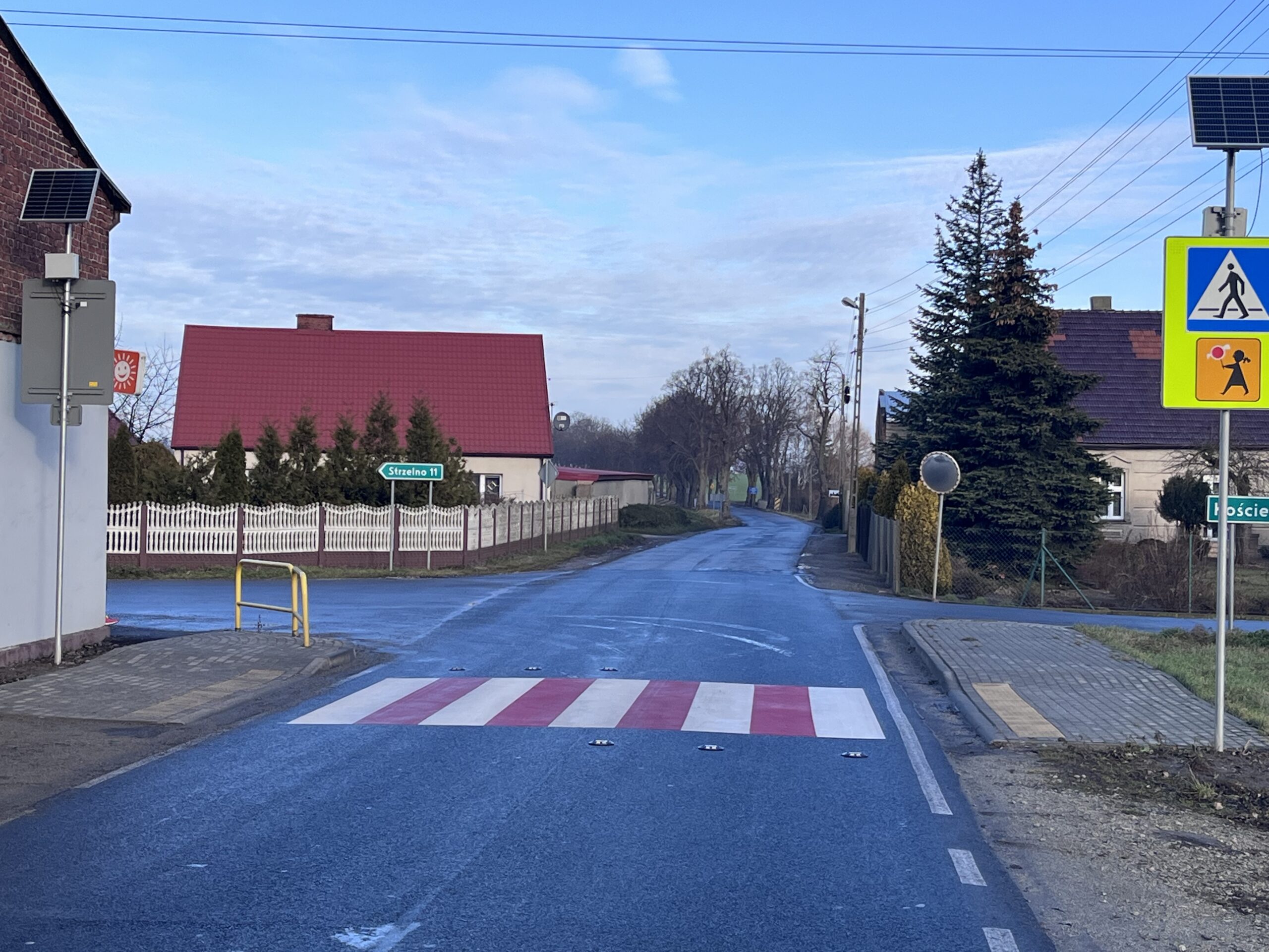 Doposażenie przejść dla pieszych oraz skrzyżowań dróg na terenie Powiatu Mogileńskiego