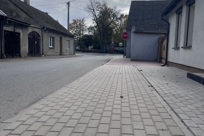 „Remont drogi dla pieszych (chodnika) w ciągu drogi powiatowej nr 2418C Chabsko-Wylatowo, w miejscowości Wylatowo od km 1+462 do km 1+714 o długości 0,252 km, strona prawa”