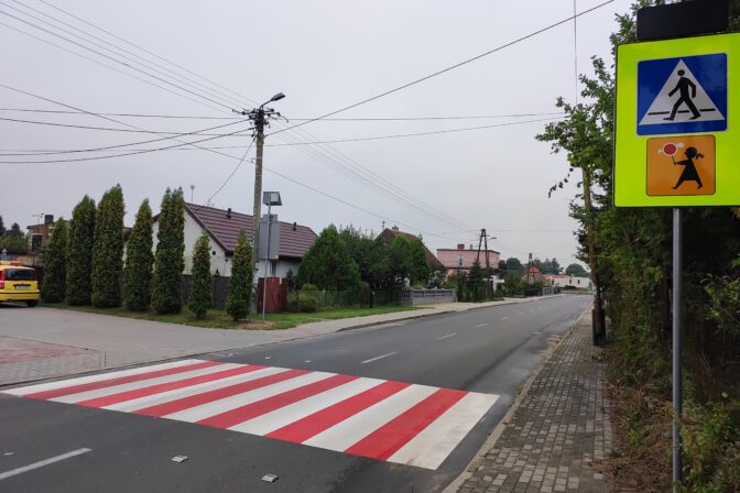 Bezpieczne przejście dla pieszych wykonano w ciągu drogi powiatowej nr 2453C Strzelno – Wójcin